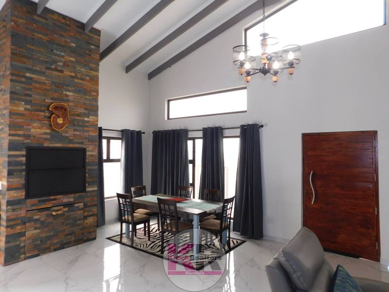 Style and Elegance - Photo 5