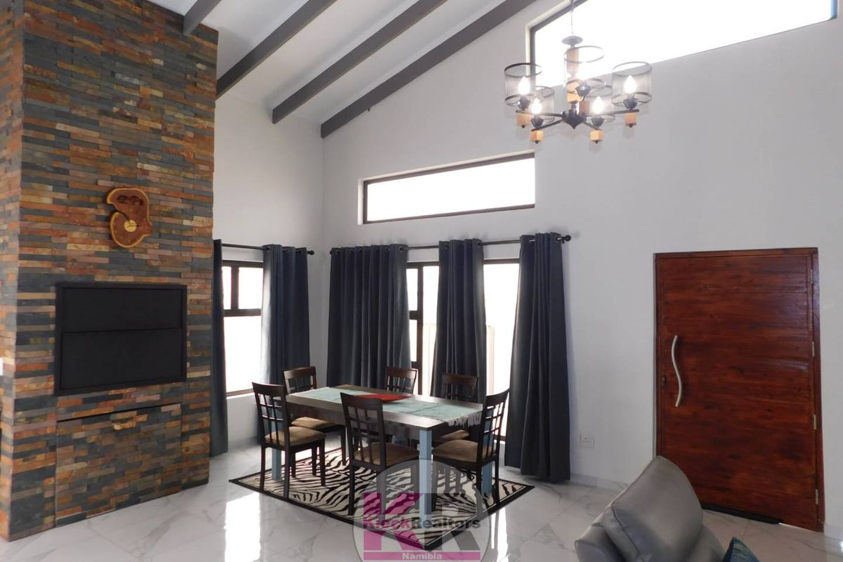 Style and Elegance - Photo 5