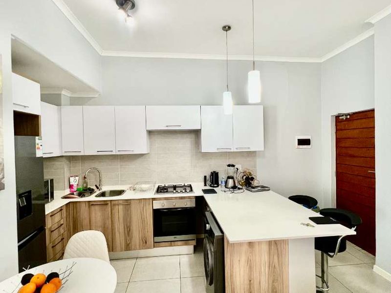 Lovely Upmarket One Bedroom Apartment in Modderfontein Up for a Grab! - Photo 2