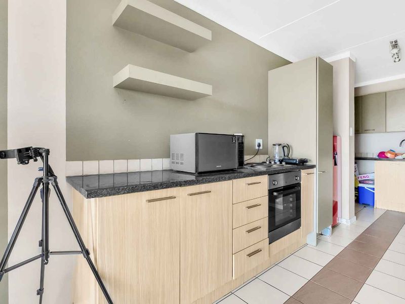 UPMARKET STUDIO APARTMENT - Photo 8