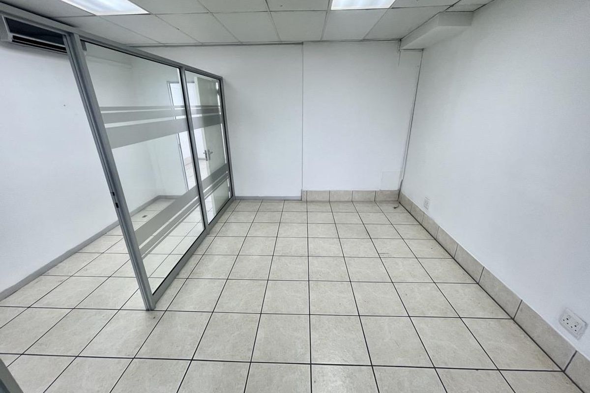 Hendra - Prime 53m2 Medical / Professional Office To Let in Umhlanga Mall - Photo 4