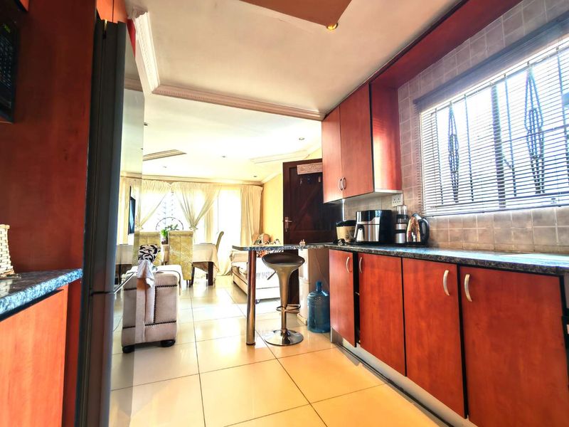 4 Bedroom House for Sale in Cosmo City - Photo 6