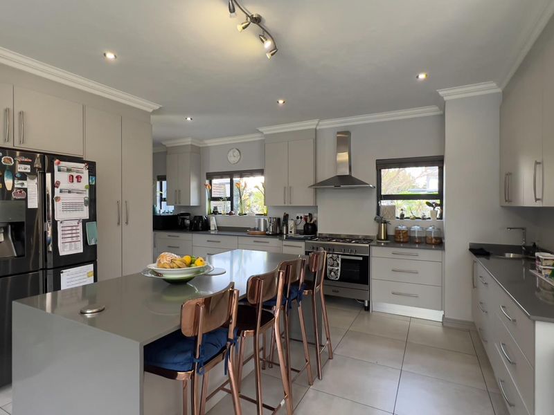 Available for Rental 1 June 2026 - 4 Bedrooms with pool - Photo 4