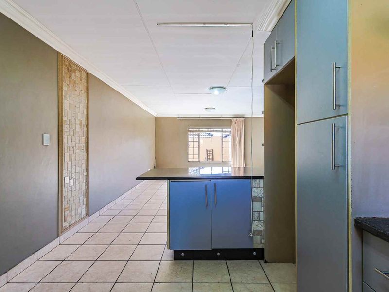 Charming 2 Bedroom Townhouse in Wierda Crest Estate - Photo 9