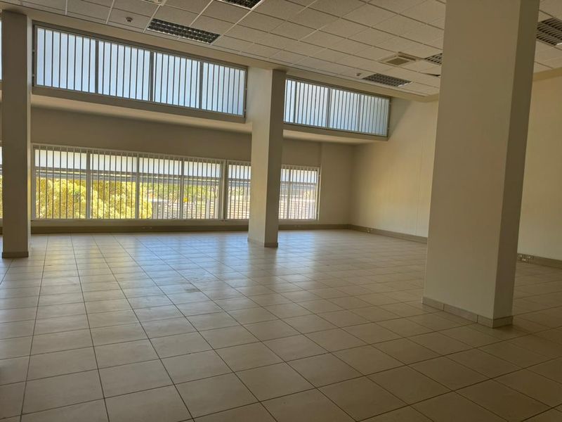 MODERN OFFICES TO LET - SHARED BUILDING - Photo 6