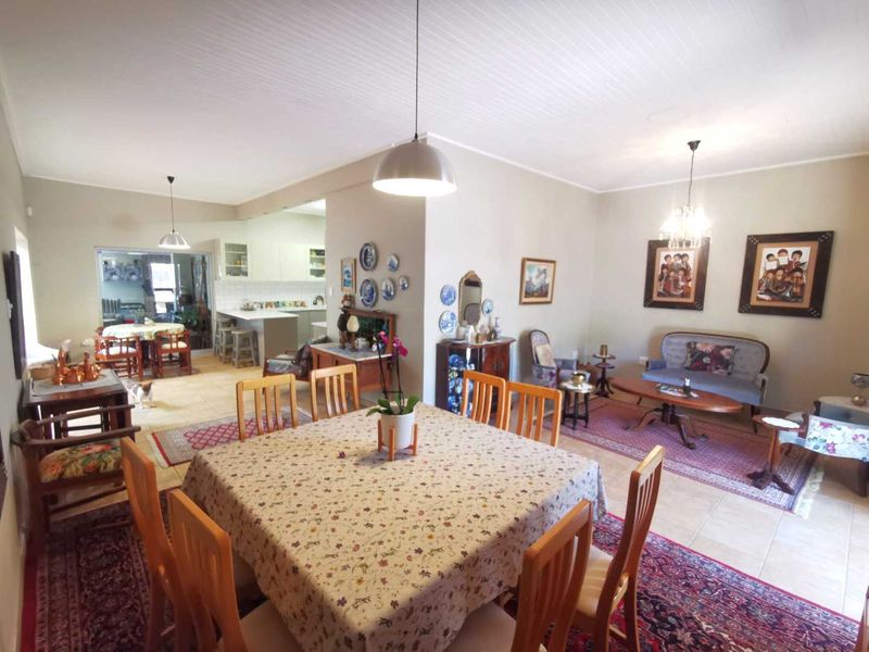 Single levelled House with granny flat for sale in Klein Windhoek - Photo 5