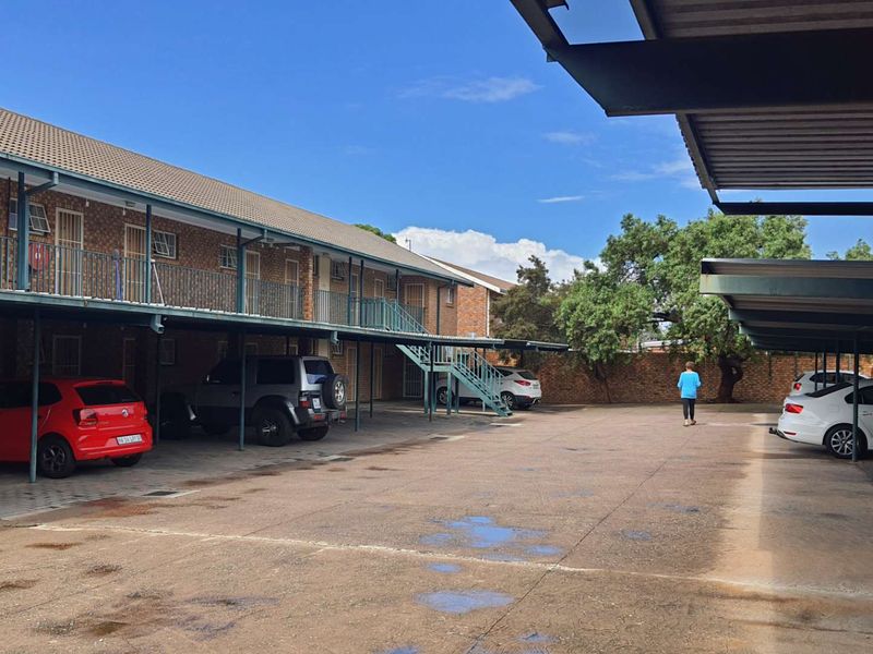 **Bachelor Apartment for Sale in Tranquil Rietfontein Location** - Photo 4