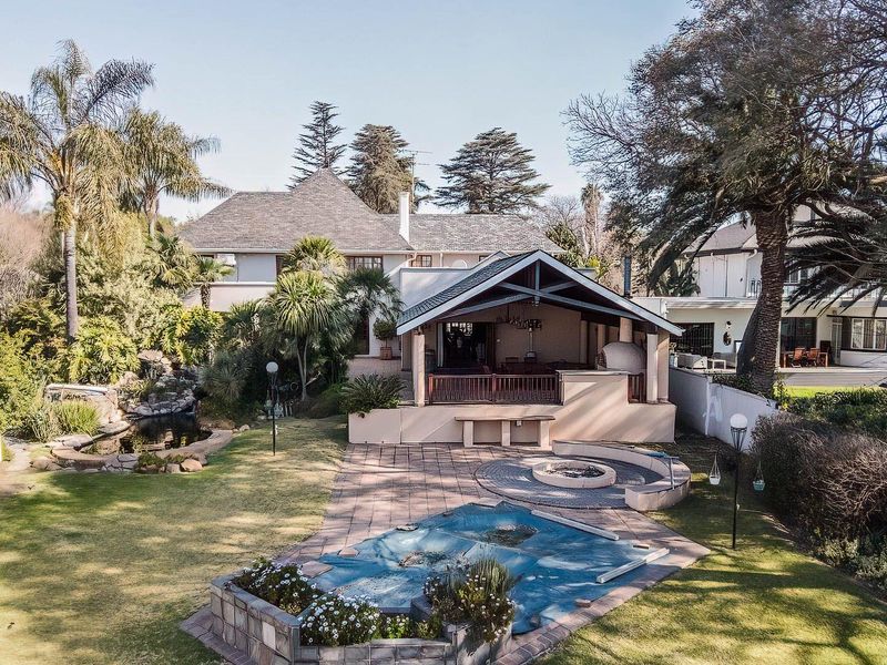 Secluded Luxury Home with Stunning Bird Sanctuary Views - Photo 2