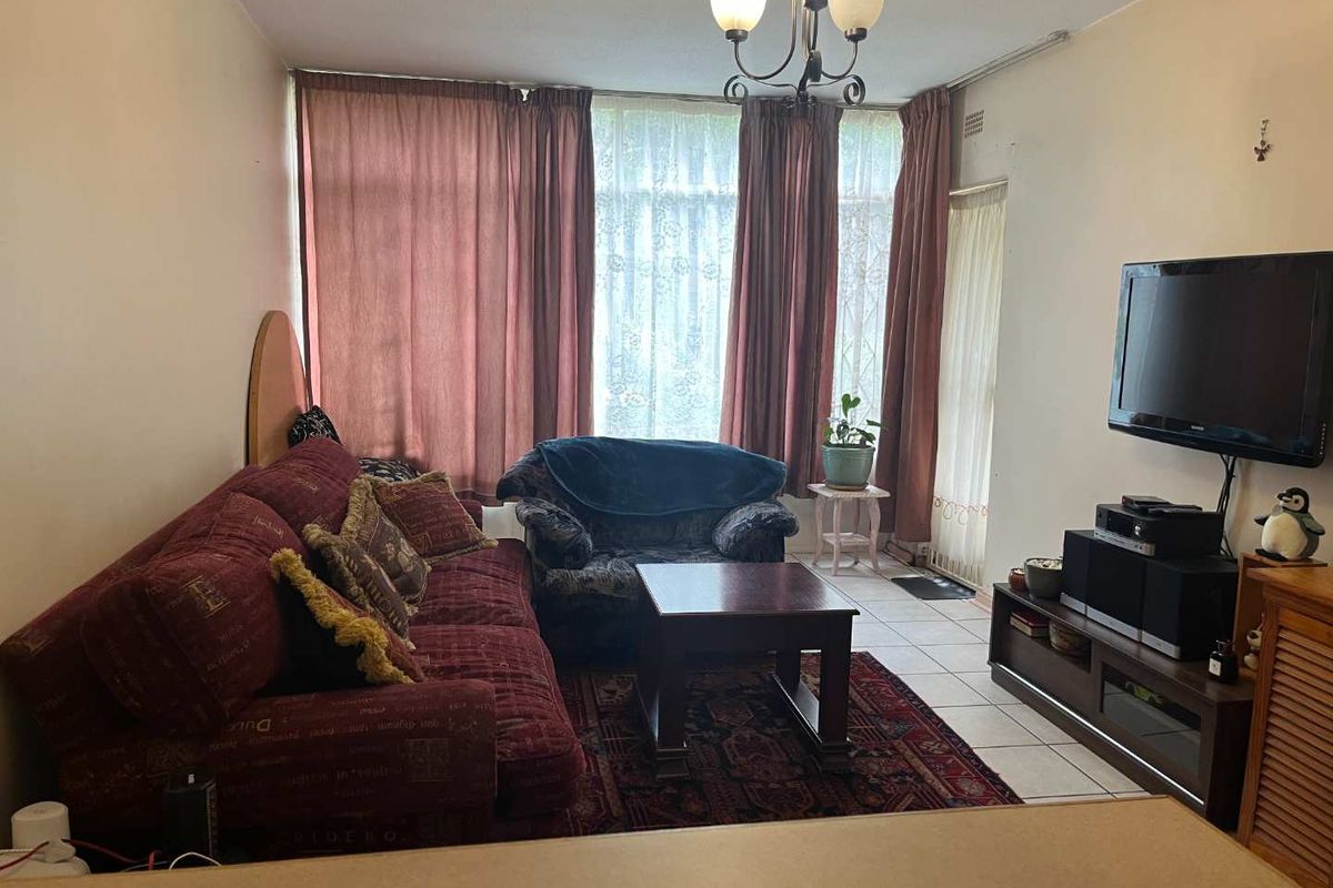 SPRING IS IN THE AIR - CHRISTMAS IS AROUND THE CORNER - Photo 3