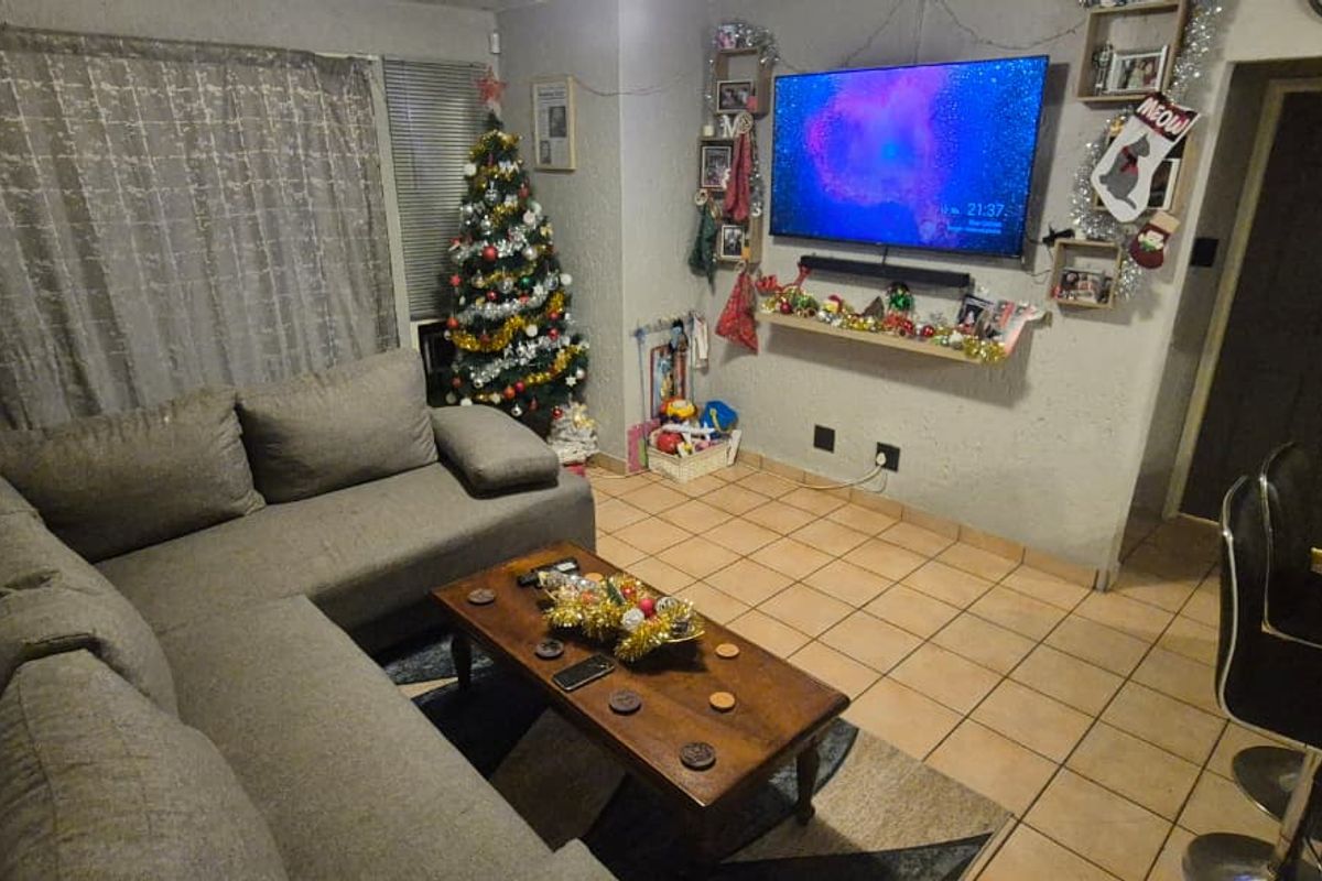 Ground floor modern two bedroom townhouse in Winchester Hills - Photo 5