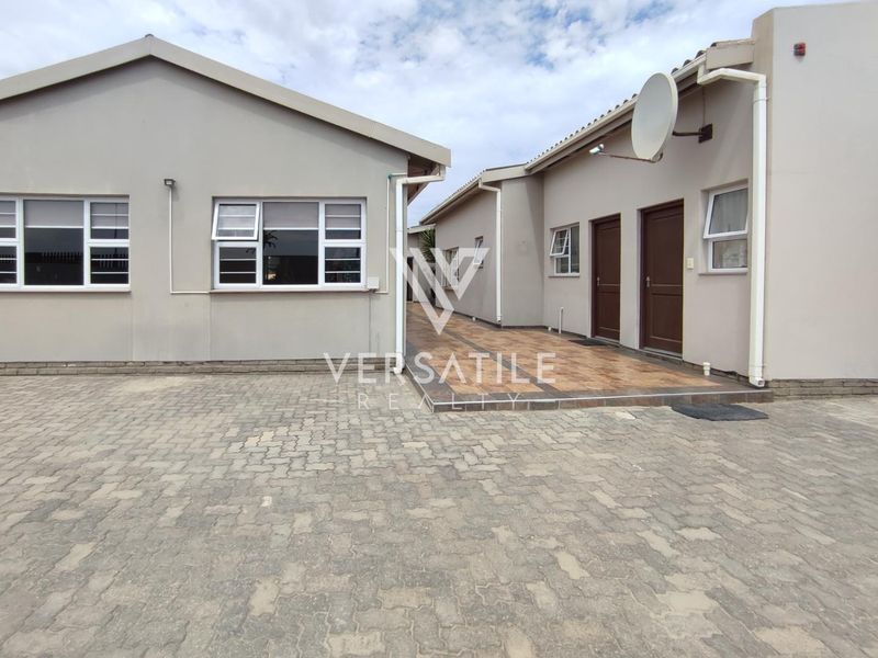 Generous 420sqm Single Level Family Home - Photo 9