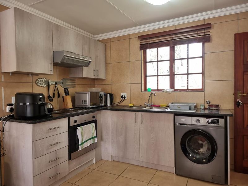 Bachelors Apartment in a prime location – Olympus - Photo 4