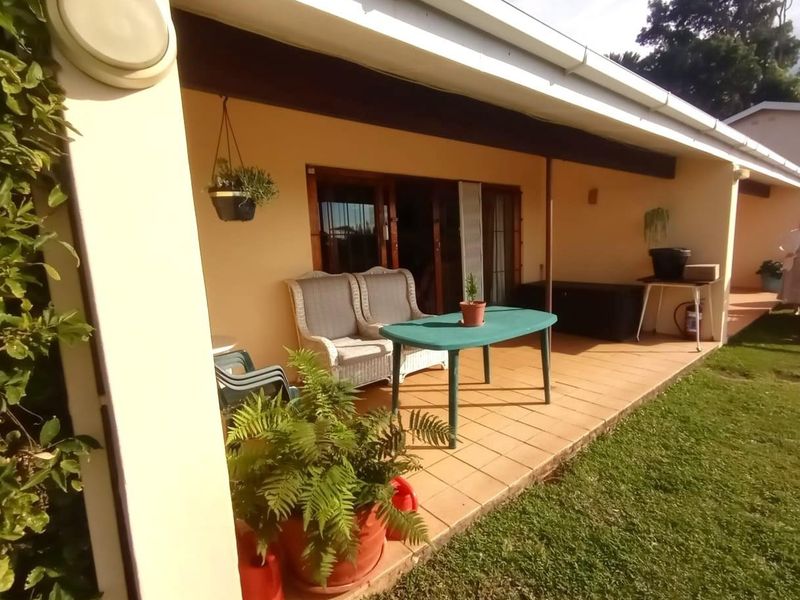 Sunny Port Edward Townhouse - Photo 1