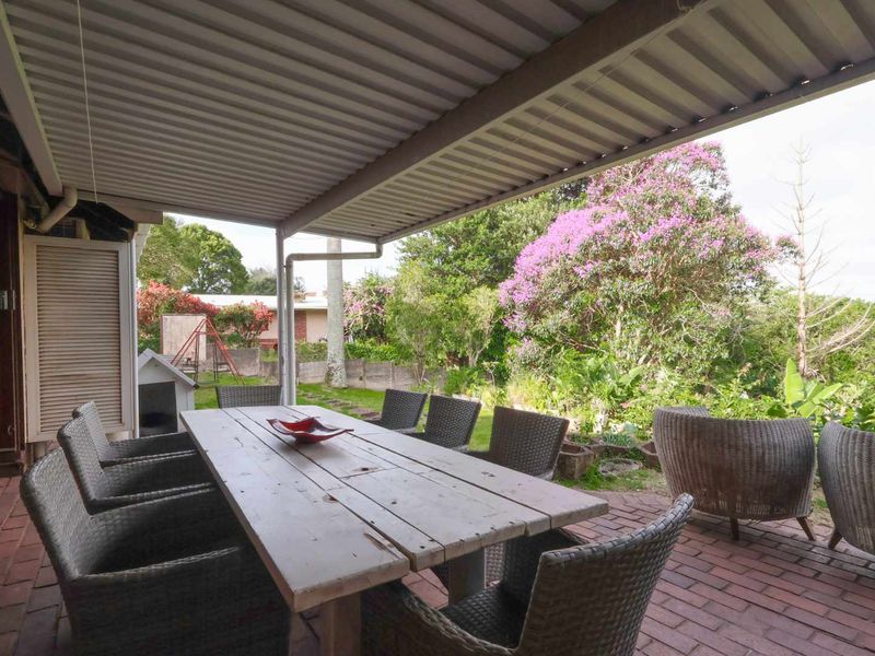 Spacious Family Home on 2303m2 | 4 Beds | Flat Land | Entertainer’s Dream! - Photo 9