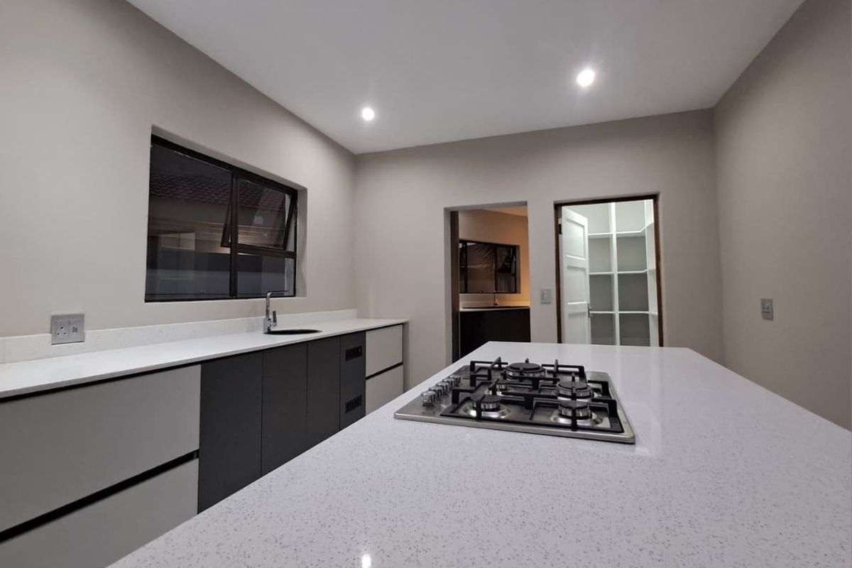 Modern Home for Sale in Liefde en Vrede - Photo 2