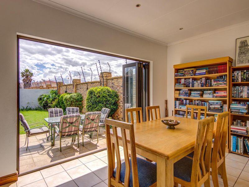 NEAT and SECURE CLUSTER - PET FRIENDLY - Photo 6