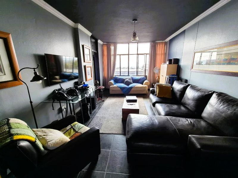 Bright, Modern & Perfectly Positioned - Photo 3