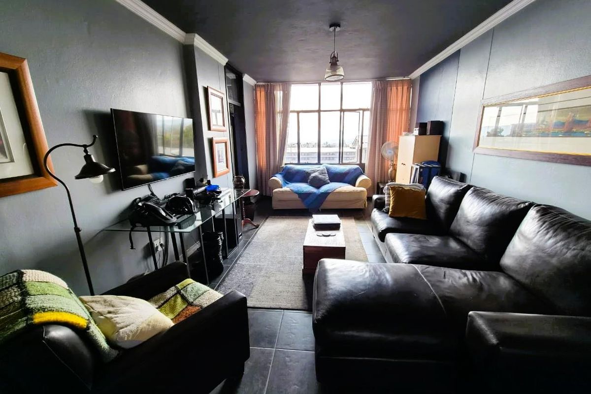 Bright, Modern & Perfectly Positioned - Photo 3