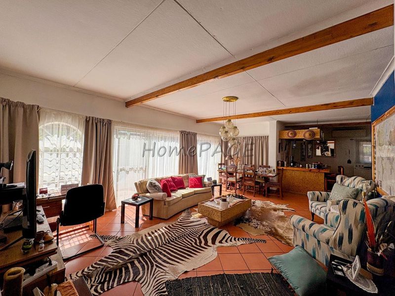 Otjiwarongo:  4 Bedr home with 1 Bedr Flat is for Sale - Photo 9