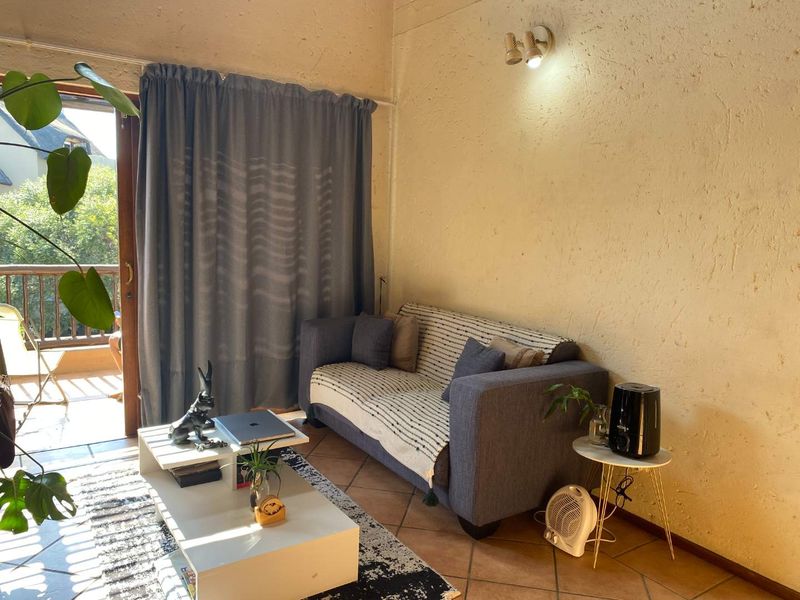 Sunny 1 Bed Apartment with Loft and 2 Balconies - Photo 6