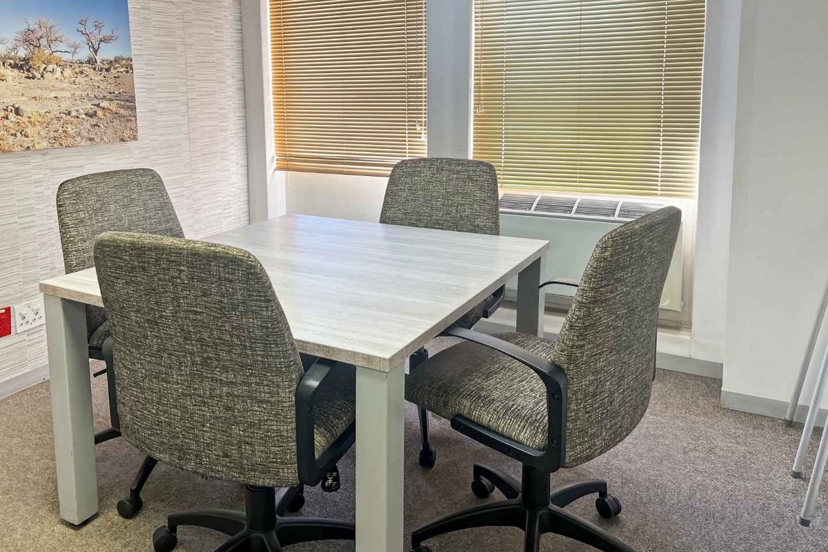Private office space for 1 person in Regus Pietersburg, Limpopo - Photo 4