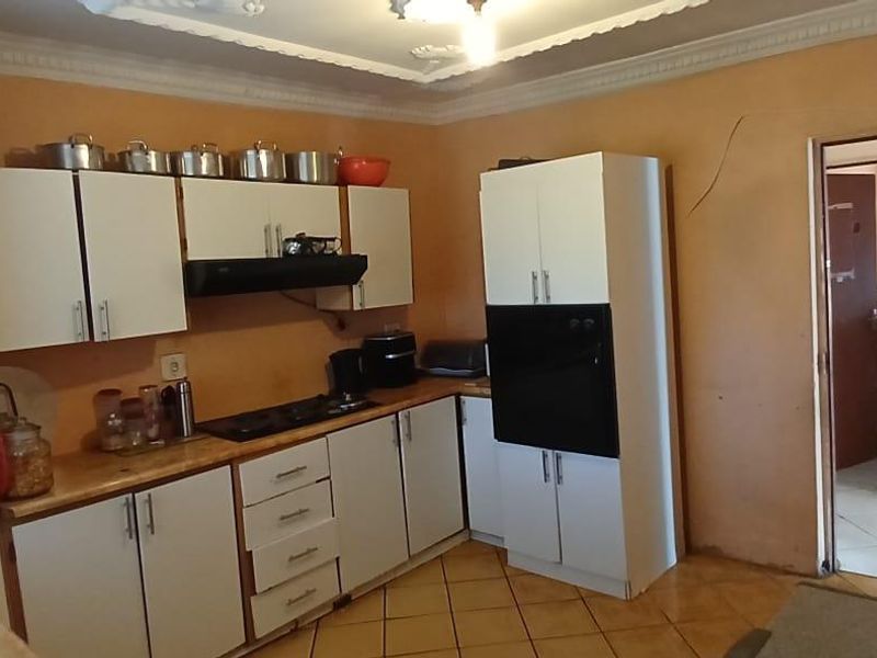Soshanguve Delight: 3 Beds & Extra Rooms for Your Needs - Photo 3