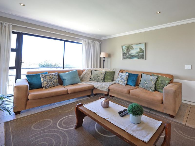 Lock up and go family home in the heart of Plattekloof. - Photo 5