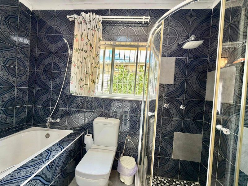 5 Bedroom House For Sale in Olympia - Photo 10