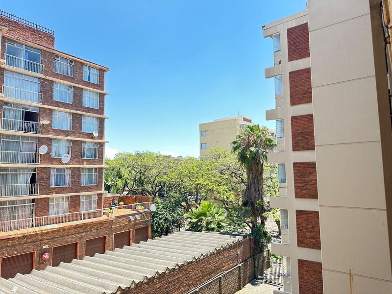 Charming 1-BR in Sunnyside: Secure, Central, Convenient! - Photo 2