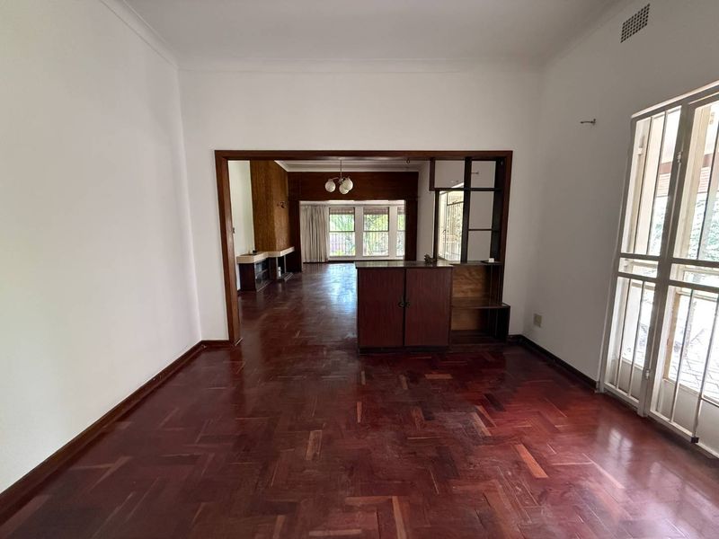 3 Bed House with Batchelor flat - Photo 6