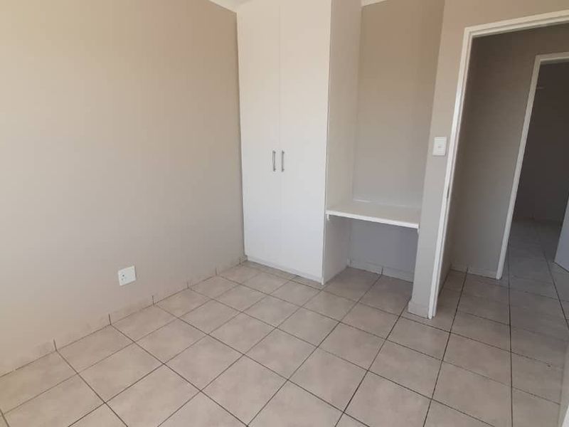 safe two bedroom apartment near amenities - Photo 3