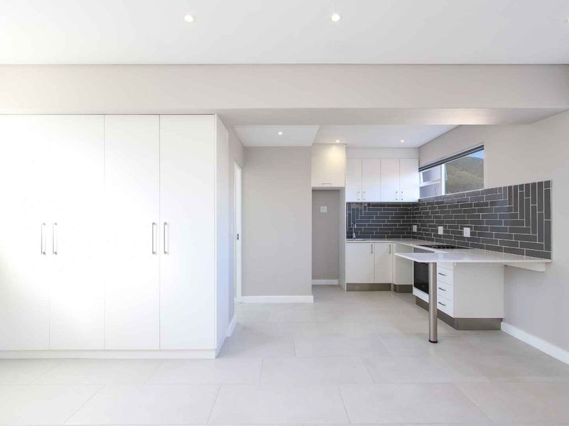 Sunny Studio Beachfront Penthouse - Photo 10