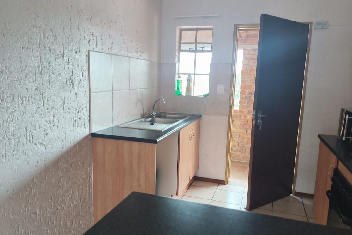 2 bedroom unit, 2 nd floor + security guard - Photo 5