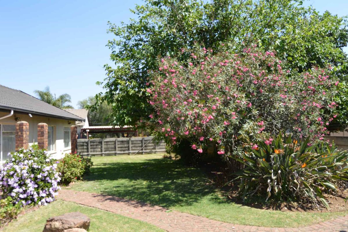 Four Bedroom Family Home in Brackendowns - Photo 5