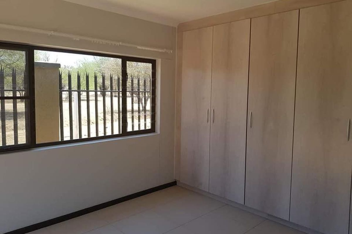 🏡 **Tuscan Elegance Awaits You in Camelthorn Estate!** 🌿 - Photo 5