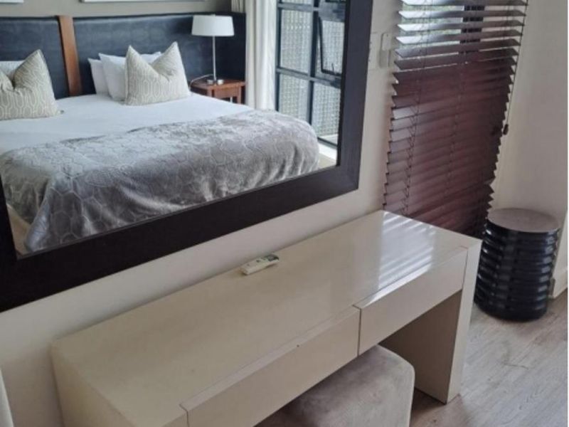 A BEAUTIFULLY FURNISHED TWO BEDROOM APARTMENT - Photo 9