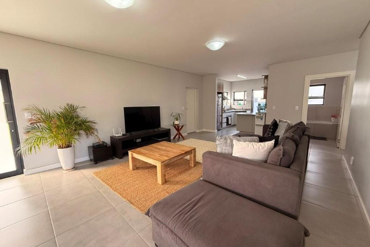 3 Bedroom Home for Long Term Rental in Hartland Lifestyle Security Estate - Photo 5