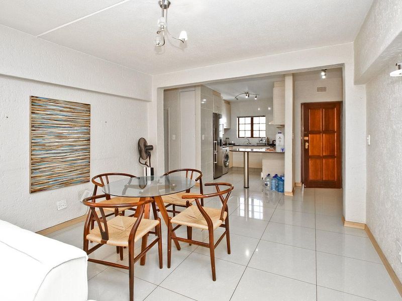STUNNING 2 BED APARTMENT - Photo 9