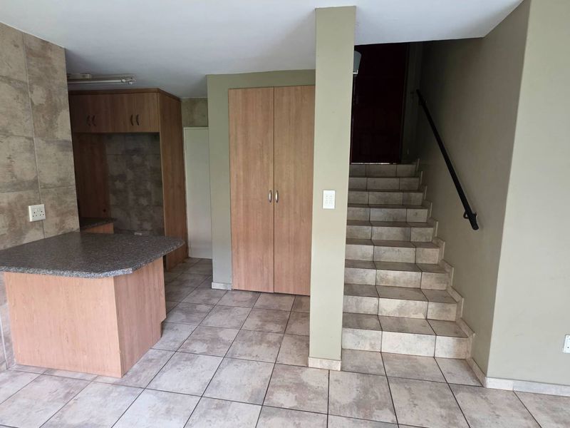 3 Bedroom 2.5 Bathroom Townhouse in Melodie - Photo 3