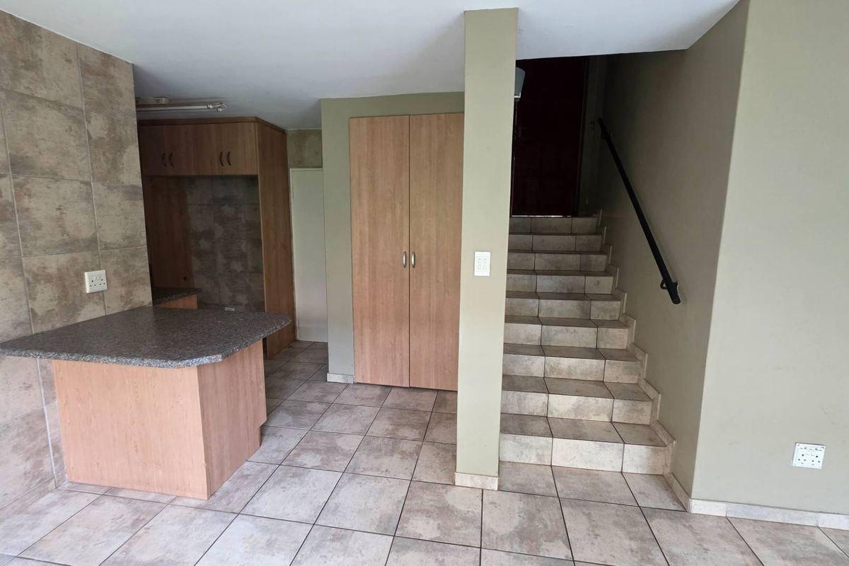 3 Bedroom 2.5 Bathroom Townhouse in Melodie - Photo 3