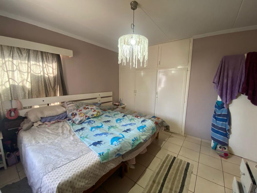 Main bedroom with BIC