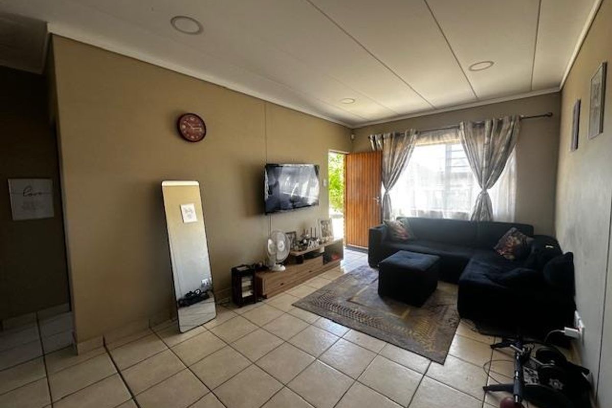 Your Next Chapter Starts Here – A Move-In Ready Gem in Hillside View! - Photo 4