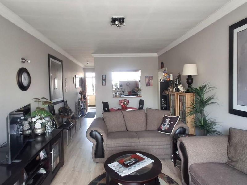 2 Bedroom Townhouse in New Redruth - Photo 3