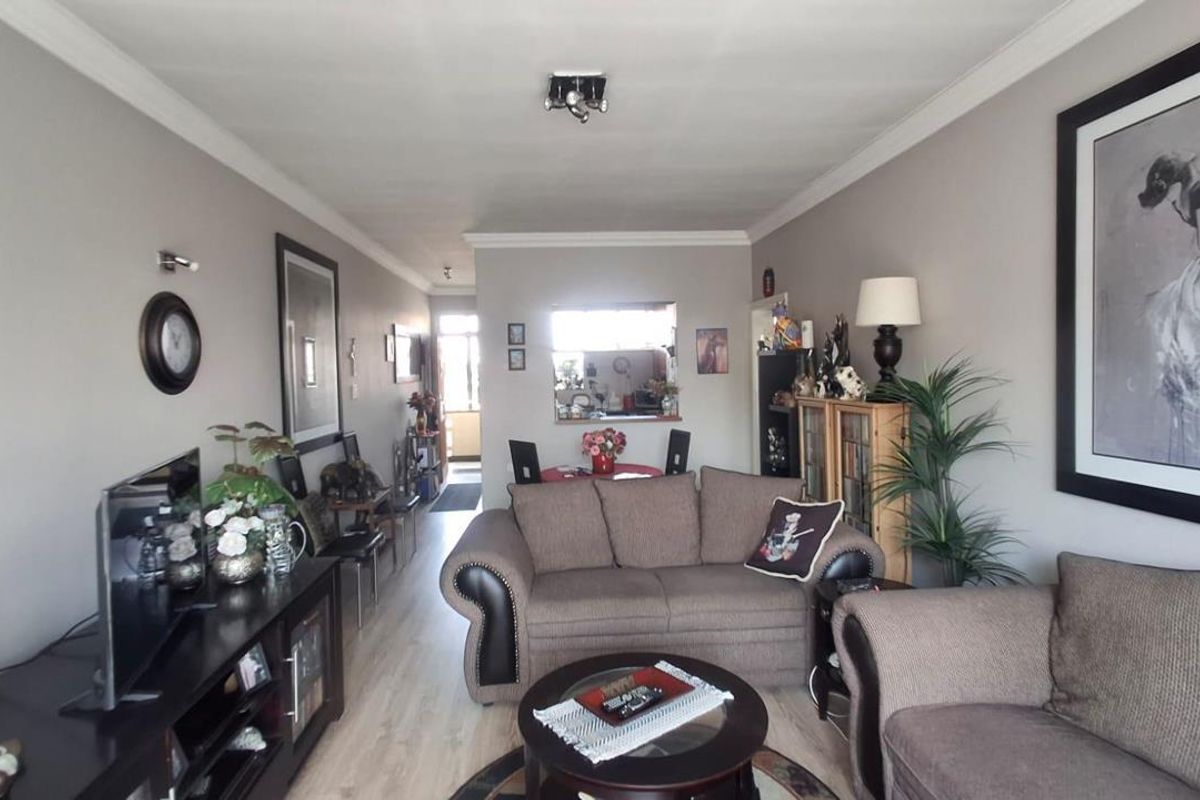 2 Bedroom Townhouse in New Redruth - Photo 3