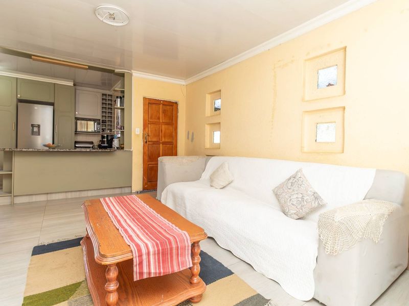 4 Bedroom House for Sale in Cosmo City - Photo 8