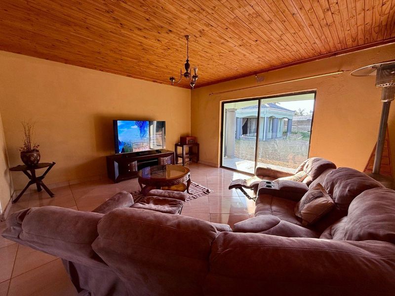 6 Bedroom House for sale in Vryheid - Photo 7