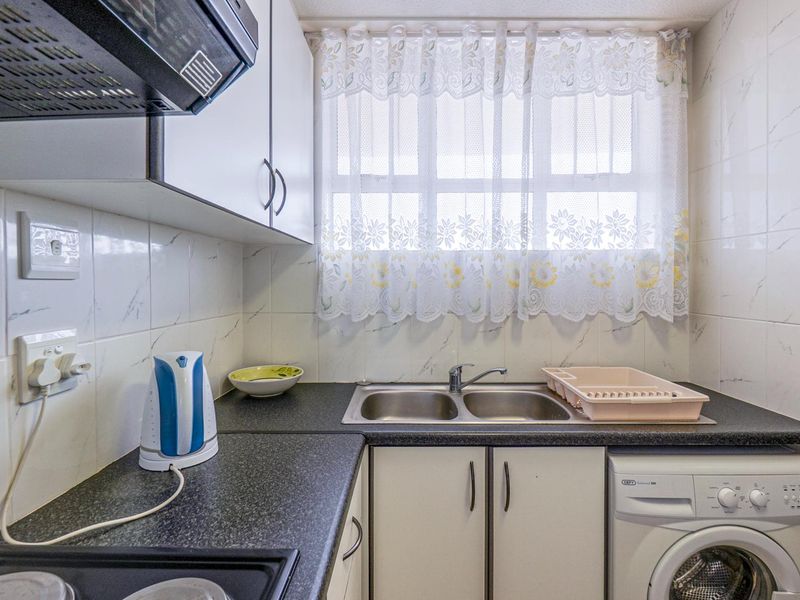 Spacious seaside living - Photo 8