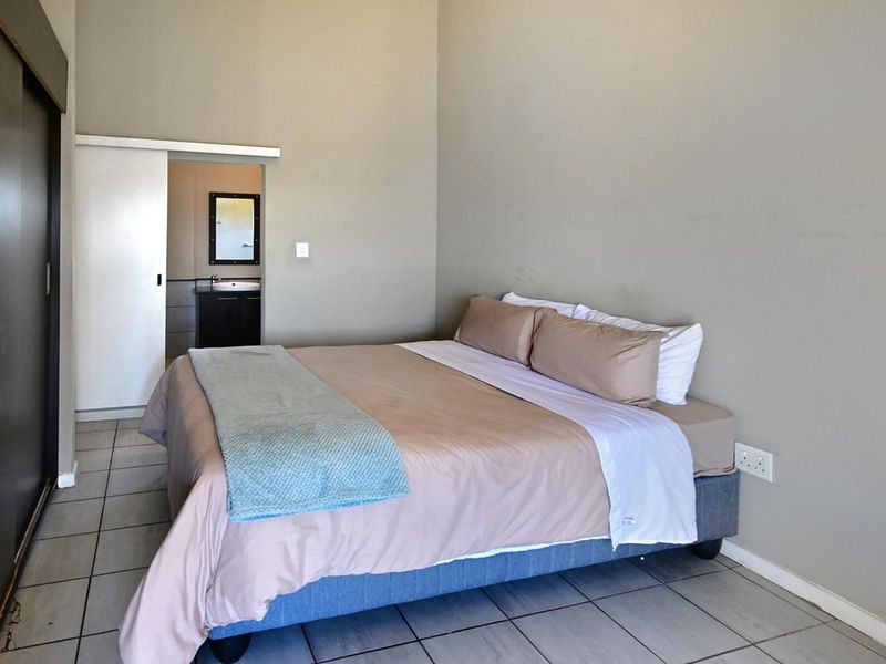 Charming Bachelor Apartment in Secure Estate - Photo 5