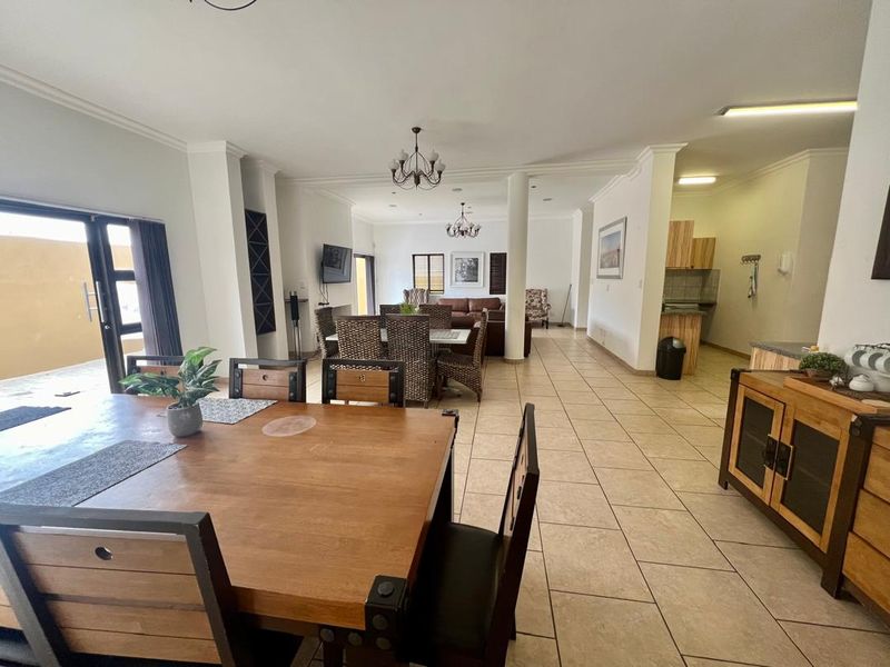 FOR SALE- 4-BEDROOM EN-SUITE HOME WITH ROOFTOP VIEWS IN LONG BEACH, WALVISBAY, NAMIBIA - Photo 4