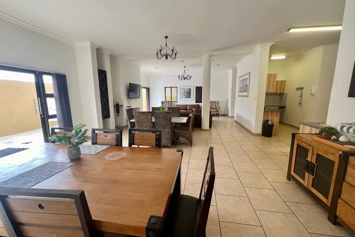FOR SALE- 4-BEDROOM EN-SUITE HOME WITH ROOFTOP VIEWS IN LONG BEACH, WALVISBAY, NAMIBIA - Photo 4